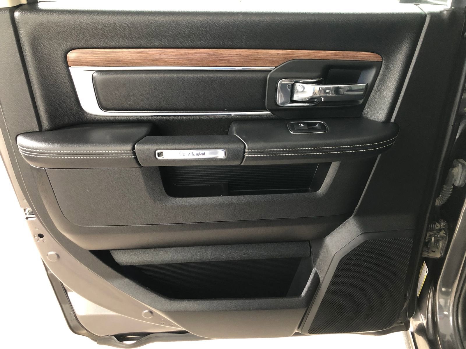 2017 RAM 1500 Laramie Crew Cab 4x4 5'7" Box