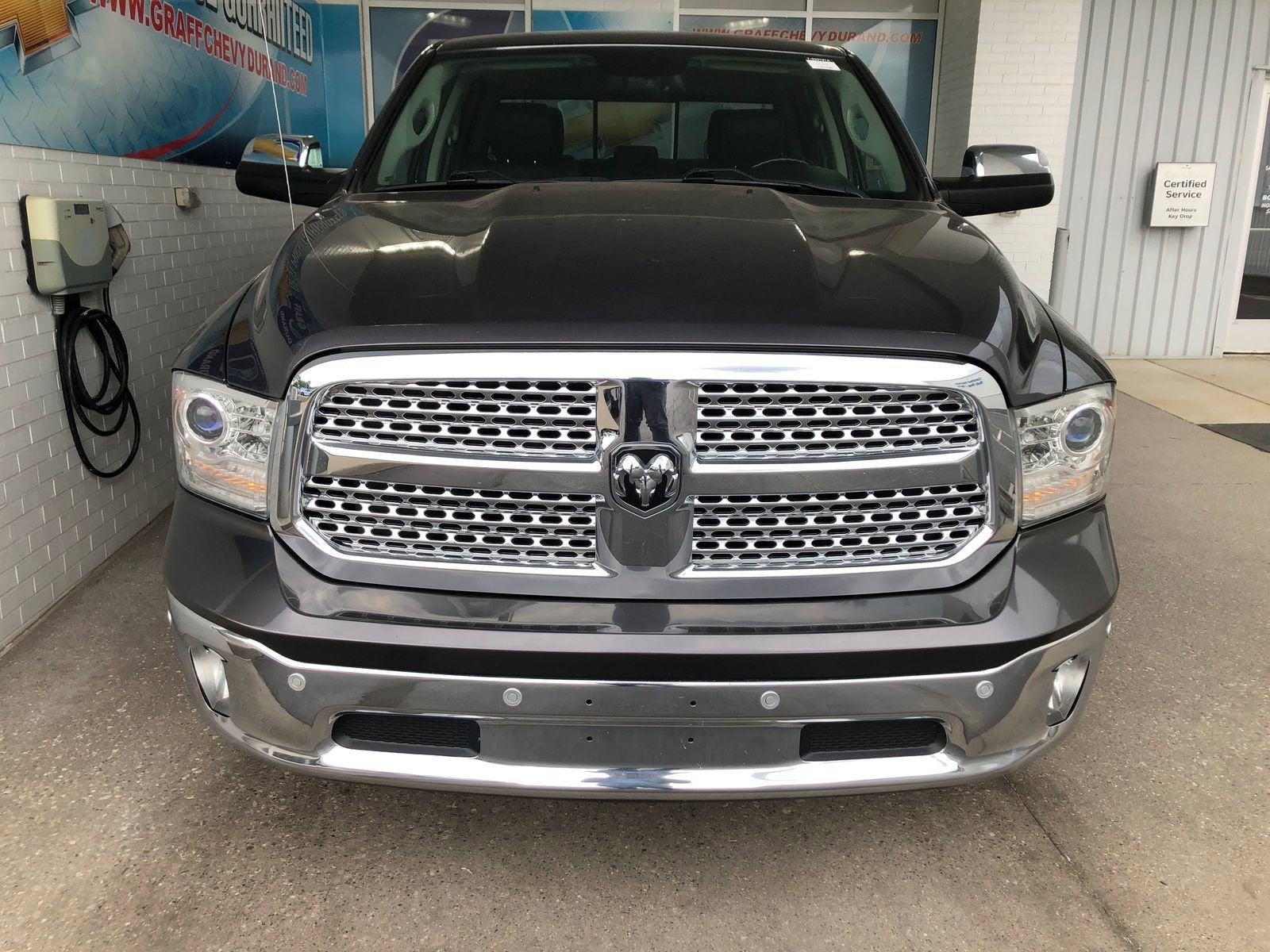 2017 RAM 1500 Laramie Crew Cab 4x4 5'7" Box