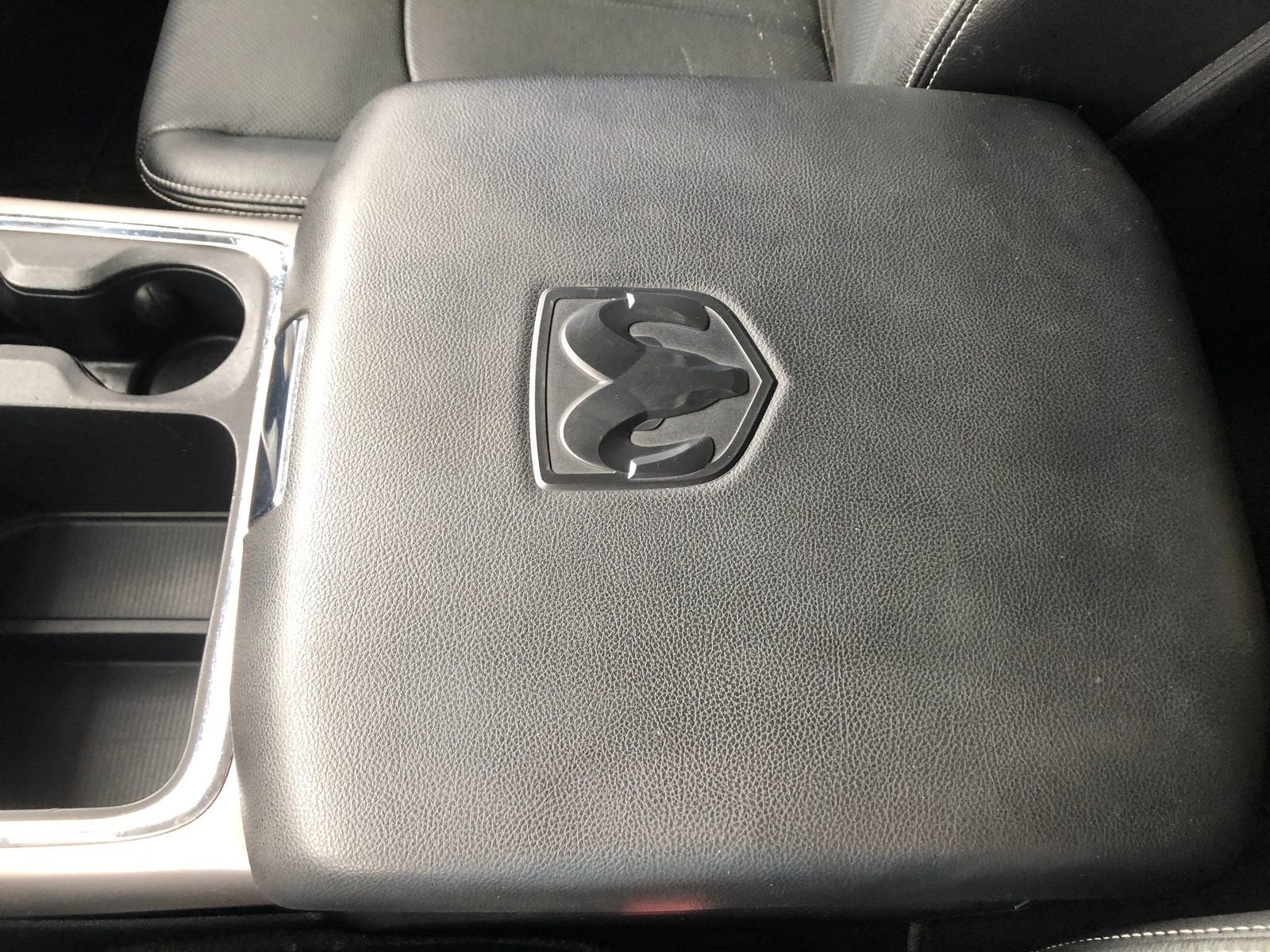 2017 RAM 1500 Laramie Crew Cab 4x4 5'7" Box