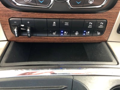 2017 RAM 1500 Laramie Crew Cab 4x4 5'7" Box