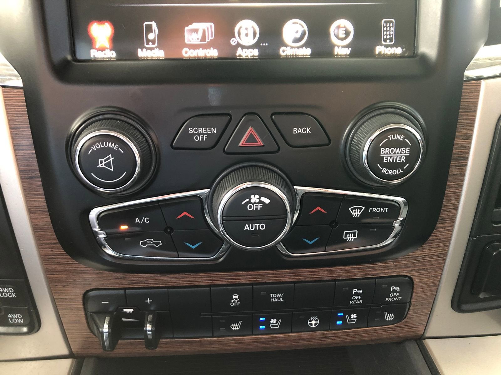 2017 RAM 1500 Laramie Crew Cab 4x4 5'7" Box