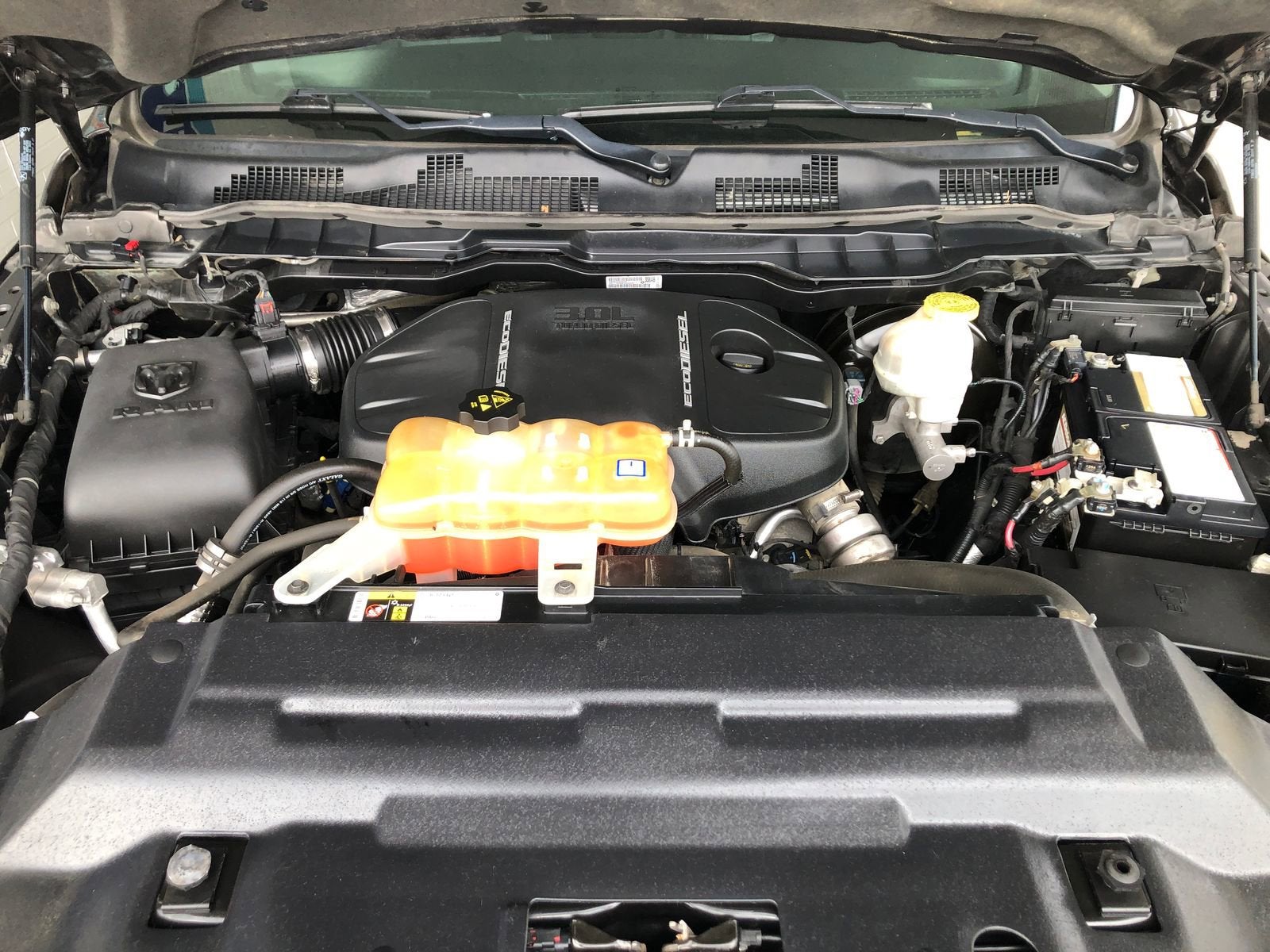 2017 RAM 1500 Laramie Crew Cab 4x4 5'7" Box