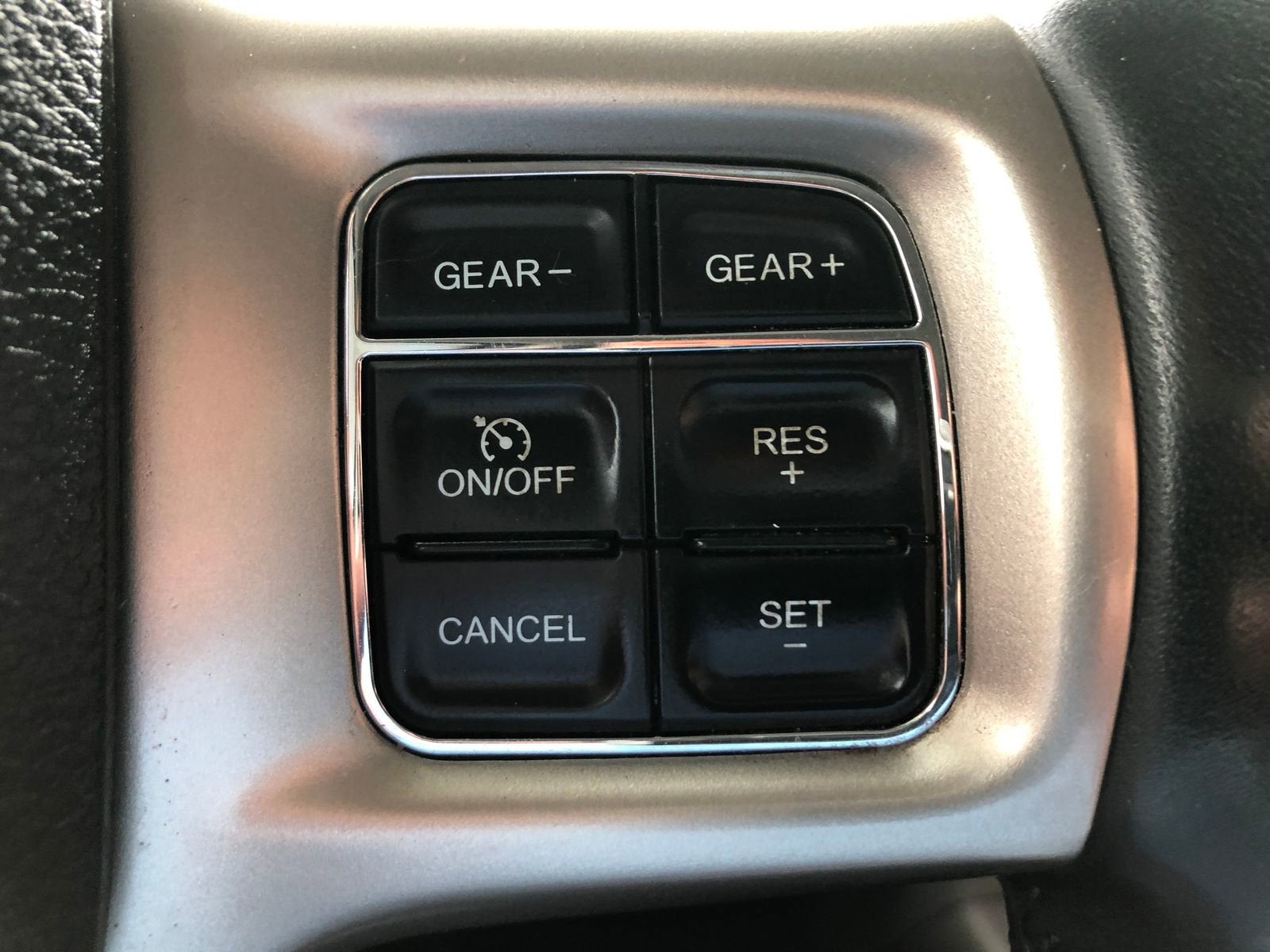 2017 RAM 1500 Laramie Crew Cab 4x4 5'7" Box