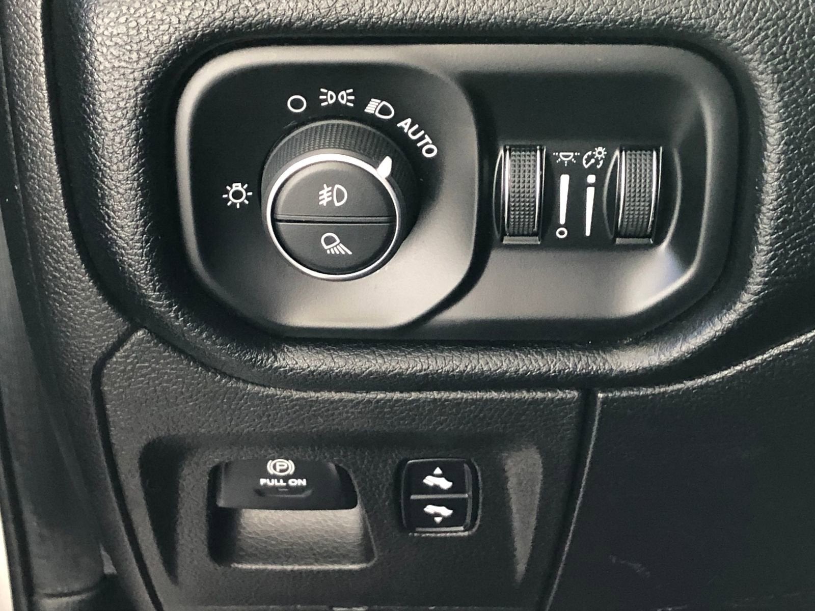 2019 RAM 1500 Big Horn/Lone Star Crew Cab 4x4 5'7" Box