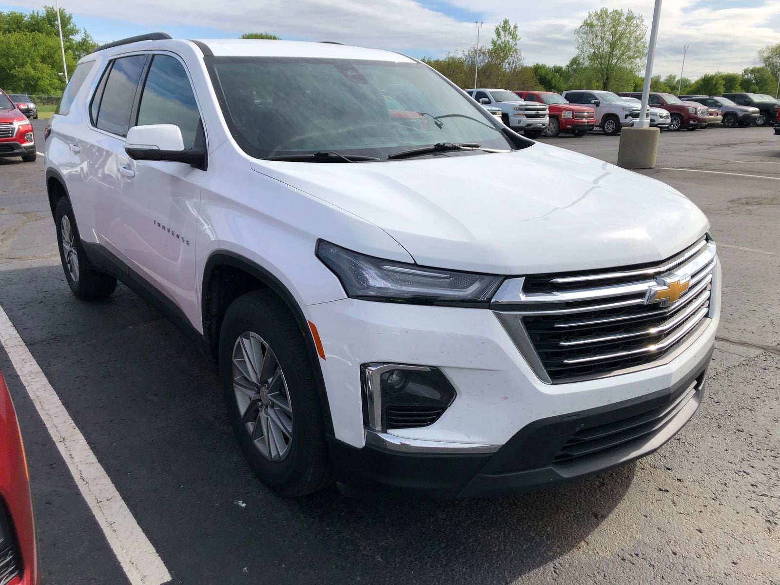 2023 Chevrolet Traverse LT Cloth