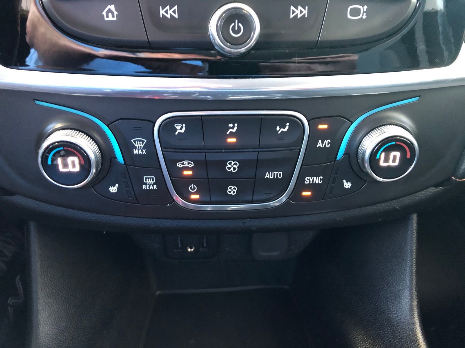 2020 Chevrolet Traverse LT Cloth